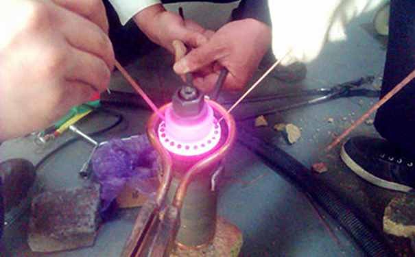 中頻感應(yīng)加熱設(shè)備 . 中頻感應(yīng)加熱機原理是什么？