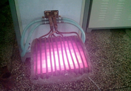 感應(yīng)加熱設(shè)備，高頻感應(yīng)加熱設(shè)備 . 中頻感應(yīng)加熱設(shè)備和高頻感應(yīng)加熱設(shè)備的區(qū)別